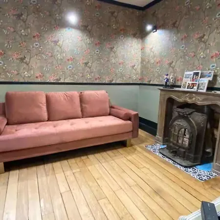 Live Like A Parisian In Our Spare Bdr Проживание в семье *