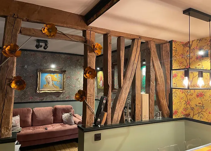 Live Like A Parisian In Our Spare Bdr Проживание в семье *