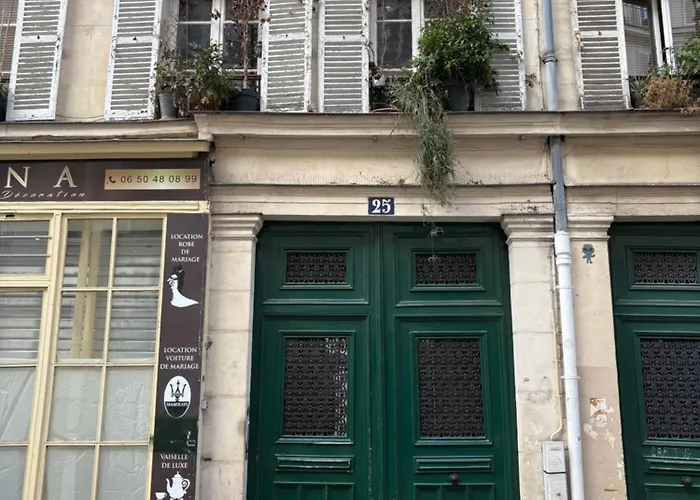 Live Like A Parisian In Our Spare Bdr * Париж