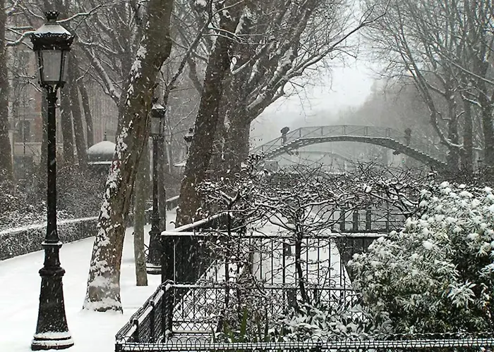 Проживание в семье Live Like A Parisian In Our Spare Bdr